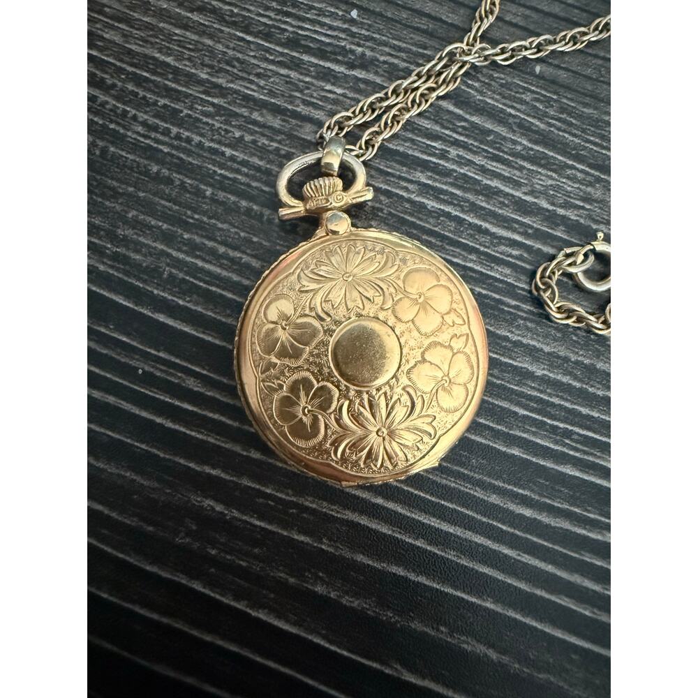 6/$25 Vintage Gold Chain Secret Photo Pendent Necklace - Picture 5 of 5